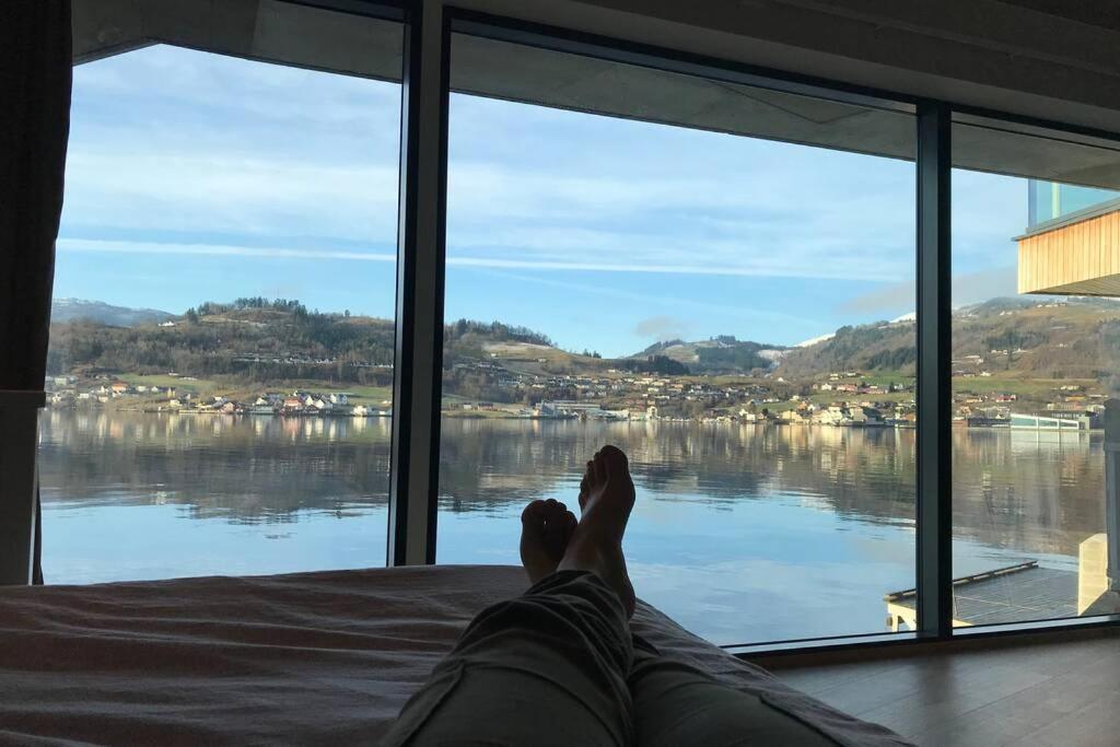 Øystese Panoramaresort In Hardangerfjorden Leilighet I Sjokanten Ved Hardangerfjorden For 7 Personer Boat , Sauna,Kajak, Sup For Rent מראה חיצוני תמונה